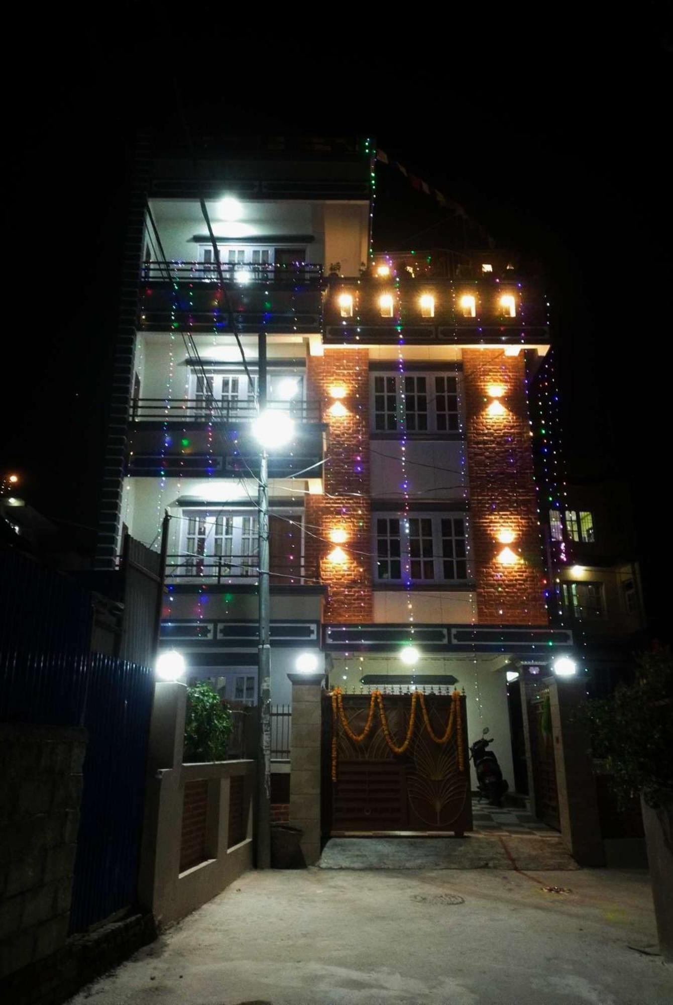 Peace Homestay Kathmandu Buitenkant foto